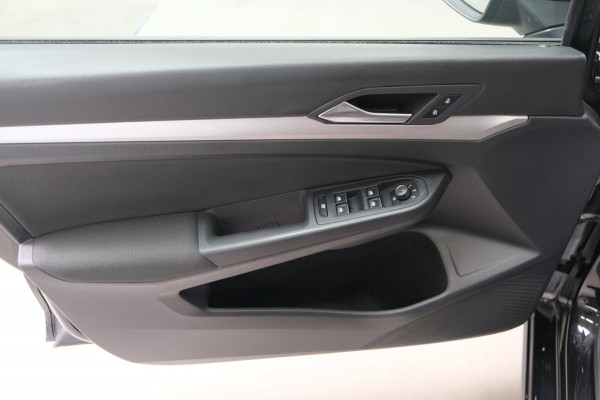Volkswagen Golf Variant 1.0 eTSI Life Automaat - N.A.P. Airco, Cruise, Camera, Navi, PDC, Virtual display.