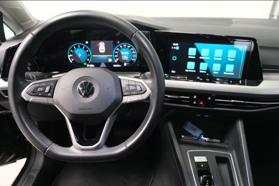 Volkswagen Golf Variant 1.0 eTSI Life Automaat - N.A.P. Airco, Cruise, Camera, Navi, PDC, Virtual display.