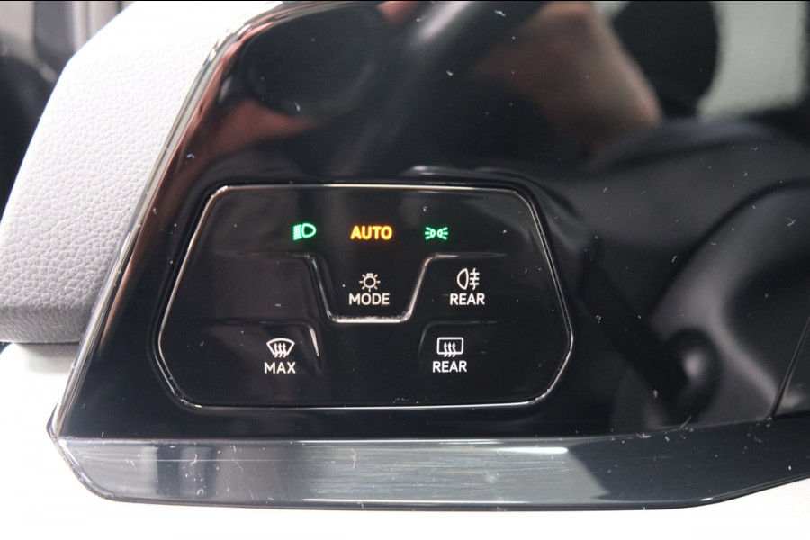 Volkswagen Golf Variant 1.0 eTSI Life Automaat - N.A.P. Airco, Cruise, Camera, Navi, PDC, Virtual display.