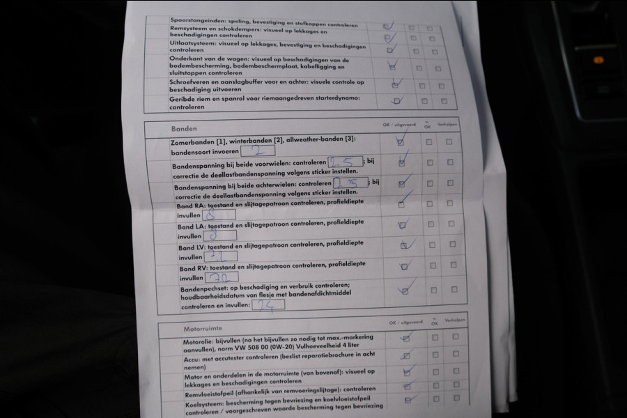 Volkswagen Golf Variant 1.0 eTSI Life Automaat - N.A.P. Airco, Cruise, Camera, Navi, PDC, Virtual display.