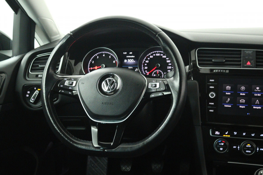 Volkswagen Golf 1.5 TSI Highline Business R-Line (NAVIGATIE, STOELVERWARMING, LED, MASSAGE STOELEN, PDC)