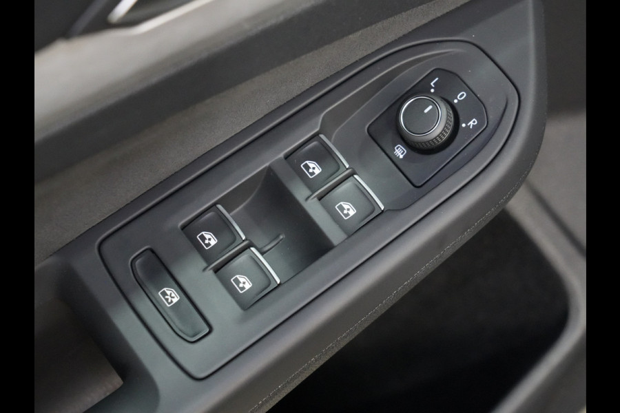 Volkswagen Golf 1.0 TSI 110pk Life Business Navigatie Stoelverwarming Pdc Acc 253