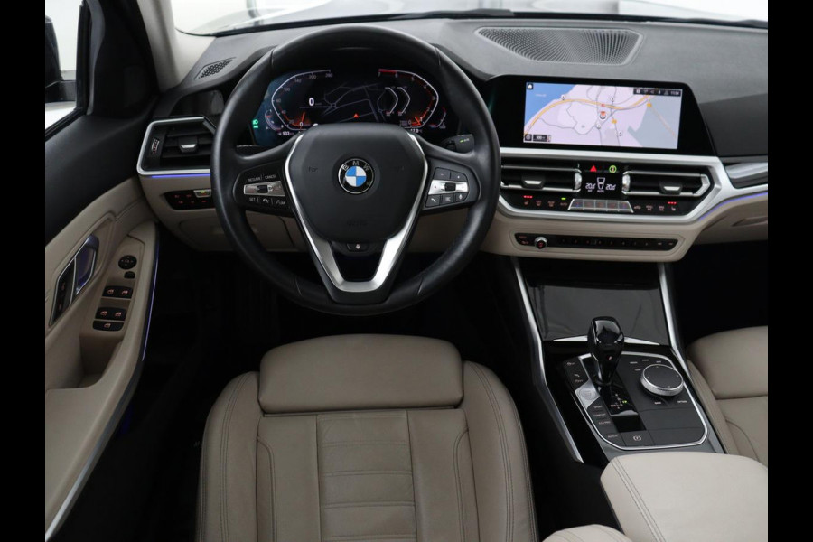BMW 3-serie 320i High Executive Edition | Panoramadak | Leder | Stoel & Stuurverwarming | Adaptive Cruise | Sfeerverlichting