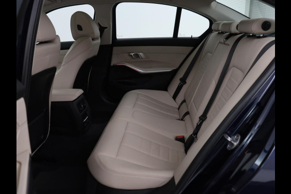 BMW 3-serie 320i High Executive Edition | Panoramadak | Leder | Stoel & Stuurverwarming | Adaptive Cruise | Sfeerverlichting