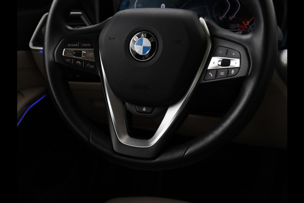BMW 3-serie 320i High Executive Edition | Panoramadak | Leder | Stoel & Stuurverwarming | Adaptive Cruise | Sfeerverlichting