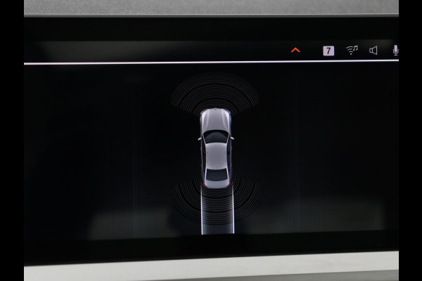 BMW 3-serie 320i High Executive Edition | Panoramadak | Leder | Stoel & Stuurverwarming | Adaptive Cruise | Sfeerverlichting