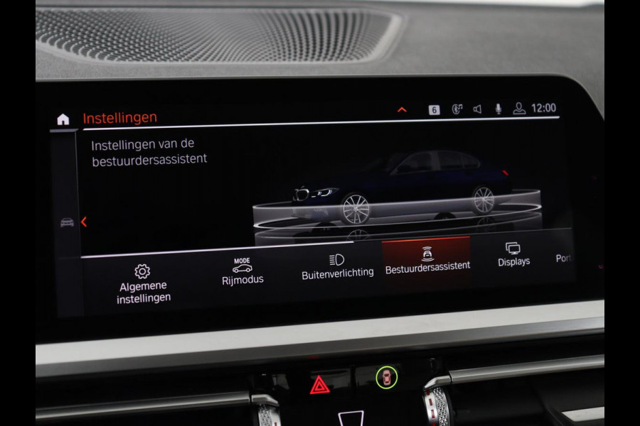 BMW 3-serie 320i High Executive Edition | Panoramadak | Leder | Stoel & Stuurverwarming | Adaptive Cruise | Sfeerverlichting