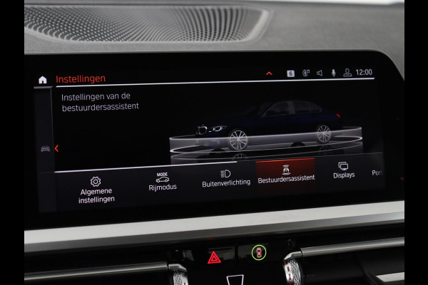 BMW 3-serie 320i High Executive Edition | Panoramadak | Leder | Stoel & Stuurverwarming | Adaptive Cruise | Sfeerverlichting