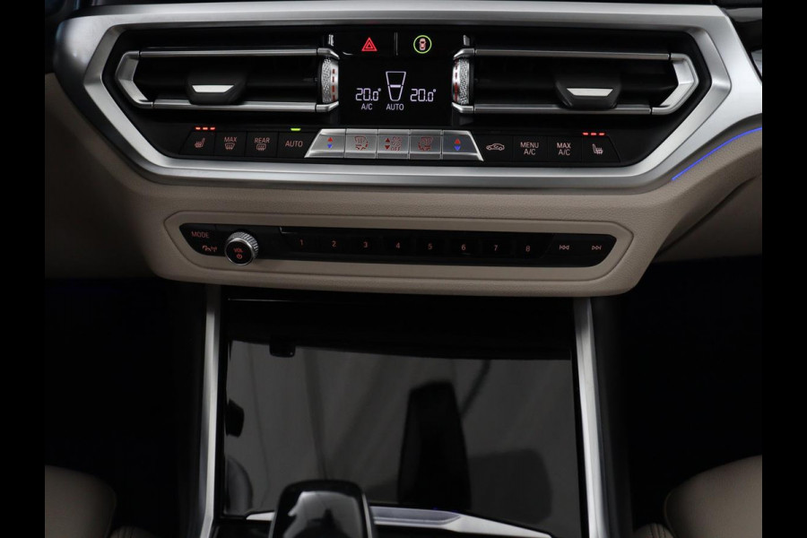 BMW 3-serie 320i High Executive Edition | Panoramadak | Leder | Stoel & Stuurverwarming | Adaptive Cruise | Sfeerverlichting