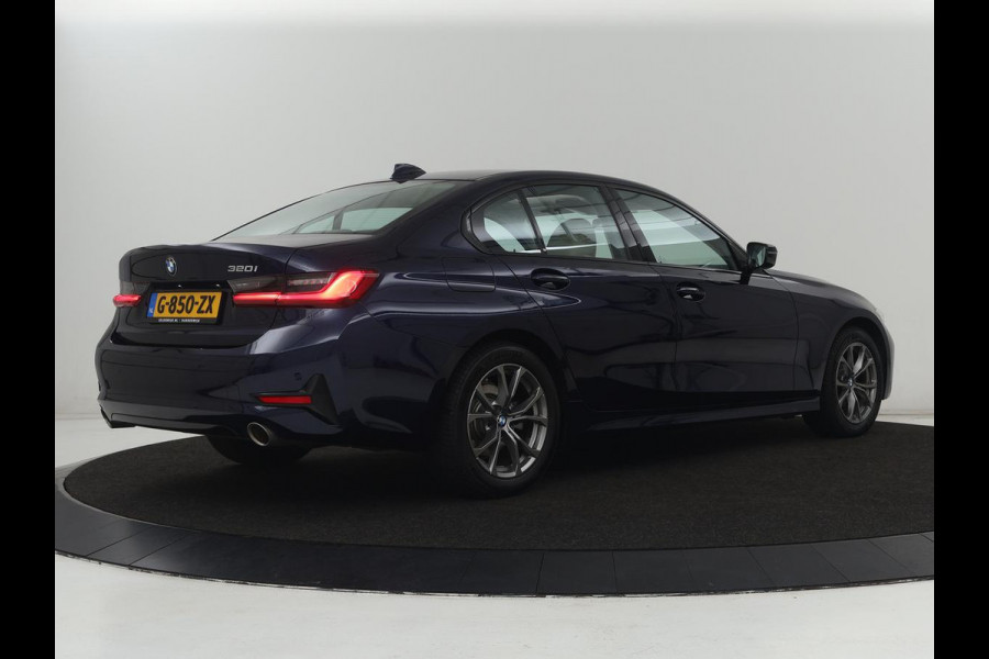 BMW 3-serie 320i High Executive Edition | Panoramadak | Leder | Stoel & Stuurverwarming | Adaptive Cruise | Sfeerverlichting