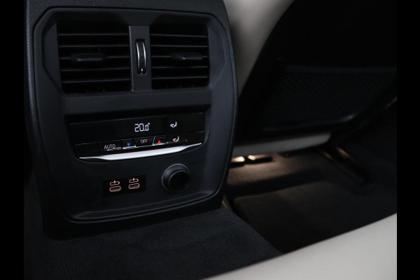 BMW 3-serie 320i High Executive Edition | Panoramadak | Leder | Stoel & Stuurverwarming | Adaptive Cruise | Sfeerverlichting