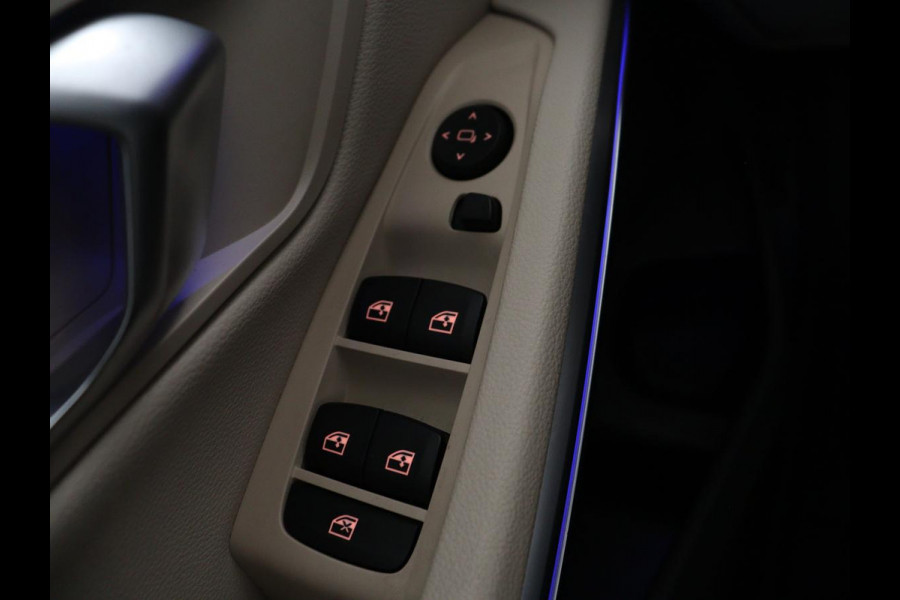 BMW 3-serie 320i High Executive Edition | Panoramadak | Leder | Stoel & Stuurverwarming | Adaptive Cruise | Sfeerverlichting