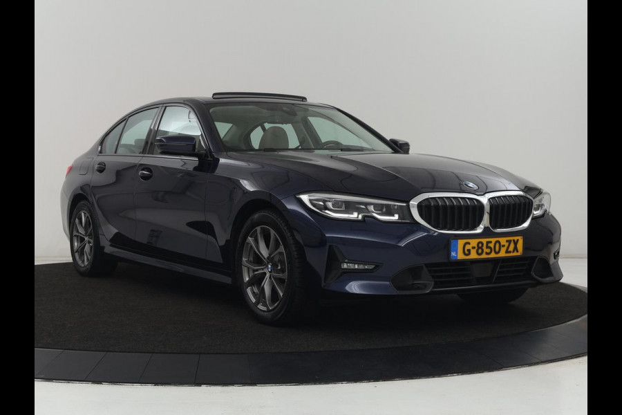 BMW 3-serie 320i High Executive Edition | Panoramadak | Leder | Stoel & Stuurverwarming | Adaptive Cruise | Sfeerverlichting