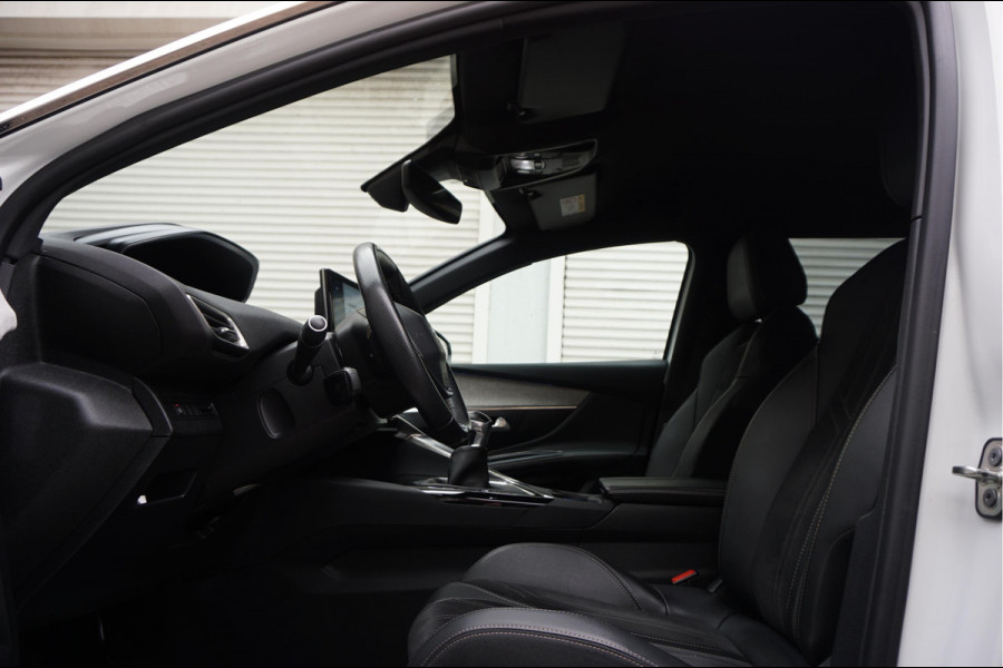 Peugeot 5008 1.2 PureTech GT SPORT | LEER/ Alcantara | Sfeerverlichting | APPLE | NL auto | Dealer onderhouden |