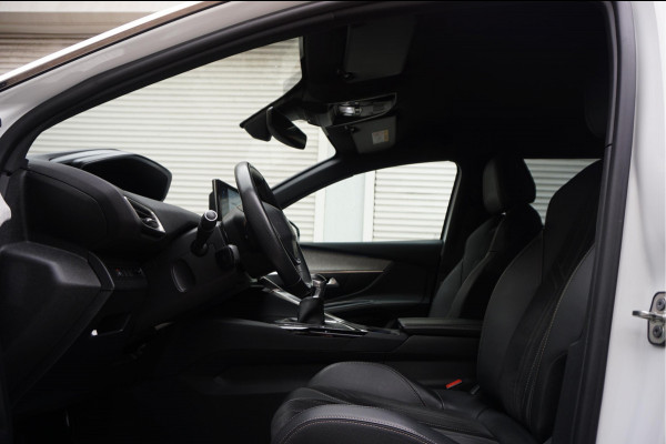 Peugeot 5008 1.2 PureTech GT SPORT | LEER/ Alcantara | Sfeerverlichting | APPLE | NL auto | Dealer onderhouden |