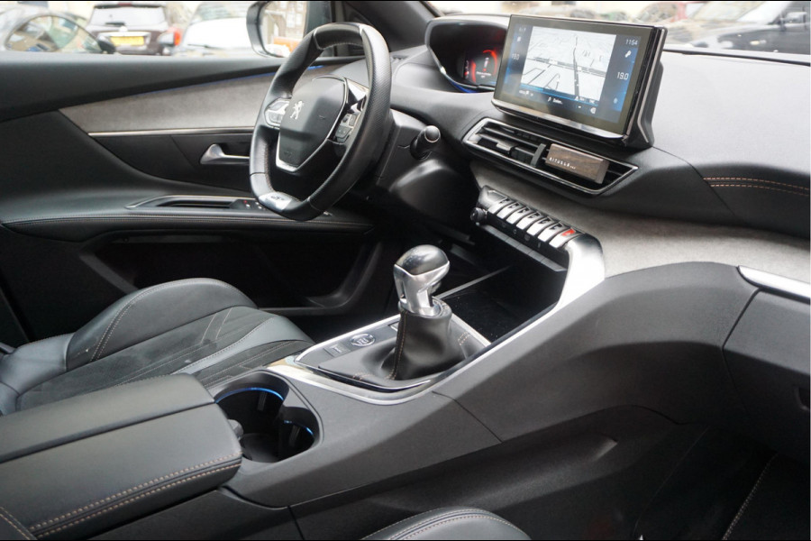 Peugeot 5008 1.2 PureTech GT SPORT | LEER/ Alcantara | Sfeerverlichting | APPLE | NL auto | Dealer onderhouden |