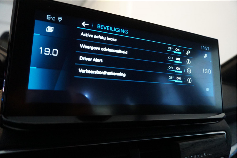 Peugeot 5008 1.2 PureTech GT SPORT | LEER/ Alcantara | Sfeerverlichting | APPLE | NL auto | Dealer onderhouden |