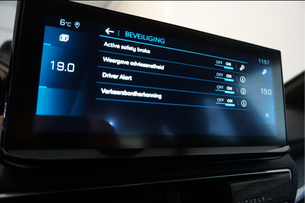 Peugeot 5008 1.2 PureTech GT SPORT | LEER/ Alcantara | Sfeerverlichting | APPLE | NL auto | Dealer onderhouden |