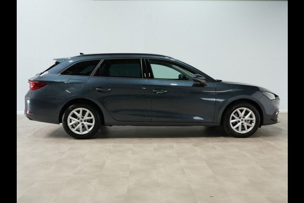 Seat Leon Sportstourer 1.5 eTSI 150pk DSG Style Business Intense Trekhaak Navigatie Camera Parkass. Android/Carplay
