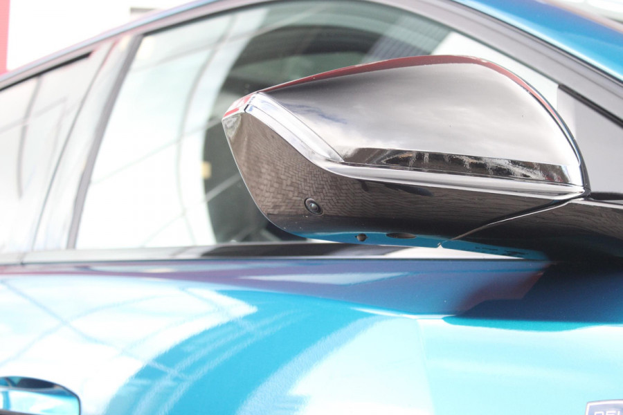 Peugeot e-408 GT AVANTAGE 58 kWh | PANORAMISCH SCHUIF/KANTEL DAK | ELEKTRISCH BEDIENBARE VOORSTOELEN | STOEL/STUUR VERWARMING | MASSAGE FUNCTIE OP DE VOORSTOELEN | FOCAL AUDIO SYSTEEM | ALCANTARA/LEDEREN BEKLEDING | 360° CAMERA | PARKEERSENSOREN VOOR + ACHTER | ELEKTRISCH BEDIENBARE ACHTERKLEP | SFEER VERLICHTING | KEYLESS ENTRY/START | 19" LICHTMETALEN VELGEN | DODEHOEK DETECTIE | ADAPTIVE CRUISE CONTROL | APPLE CARPLAY/ANDROID AUTO DRAADLOOS | DRAADLOOS TELEFOONLADEN |