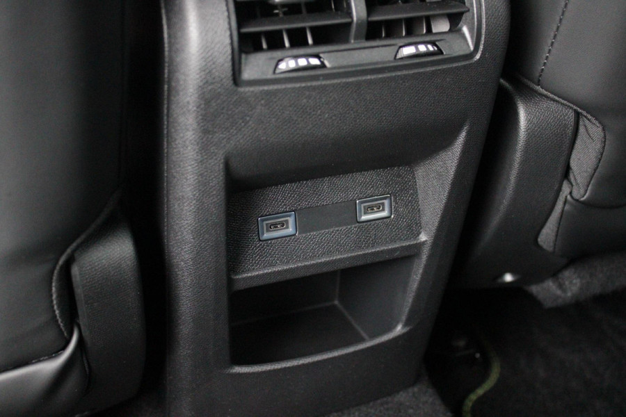 Peugeot e-408 GT AVANTAGE 58 kWh | PANORAMISCH SCHUIF/KANTEL DAK | ELEKTRISCH BEDIENBARE VOORSTOELEN | STOEL/STUUR VERWARMING | MASSAGE FUNCTIE OP DE VOORSTOELEN | FOCAL AUDIO SYSTEEM | ALCANTARA/LEDEREN BEKLEDING | 360° CAMERA | PARKEERSENSOREN VOOR + ACHTER | ELEKTRISCH BEDIENBARE ACHTERKLEP | SFEER VERLICHTING | KEYLESS ENTRY/START | 19" LICHTMETALEN VELGEN | DODEHOEK DETECTIE | ADAPTIVE CRUISE CONTROL | APPLE CARPLAY/ANDROID AUTO DRAADLOOS | DRAADLOOS TELEFOONLADEN |