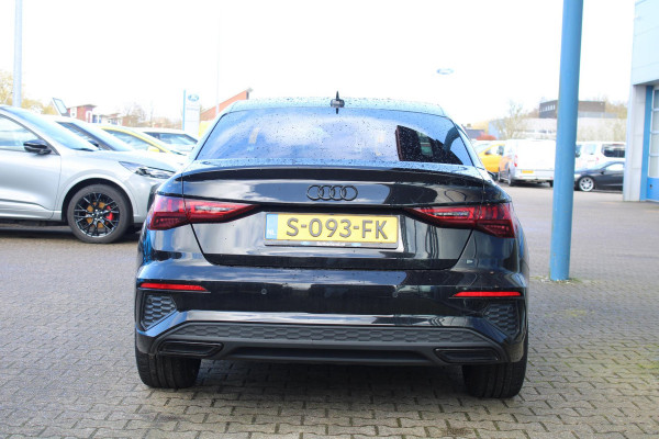 Audi A3 Limousine 30 TFSI S edition 19'' Lichtmetalen Velgen | Adaptive Cruise Control | Climate Control | Navigatie | Parkeersensoren |