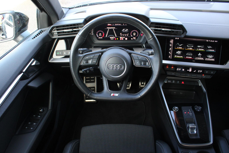 Audi A3 Limousine 30 TFSI S edition 19'' Lichtmetalen Velgen | Adaptive Cruise Control | Climate Control | Navigatie | Parkeersensoren |
