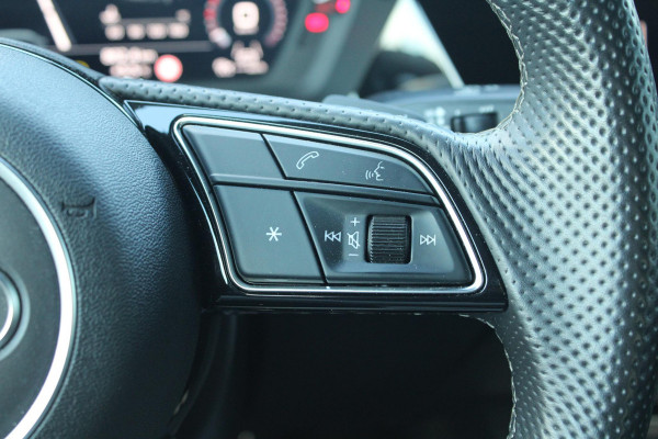 Audi A3 Limousine 30 TFSI S edition 19'' Lichtmetalen Velgen | Adaptive Cruise Control | Climate Control | Navigatie | Parkeersensoren |