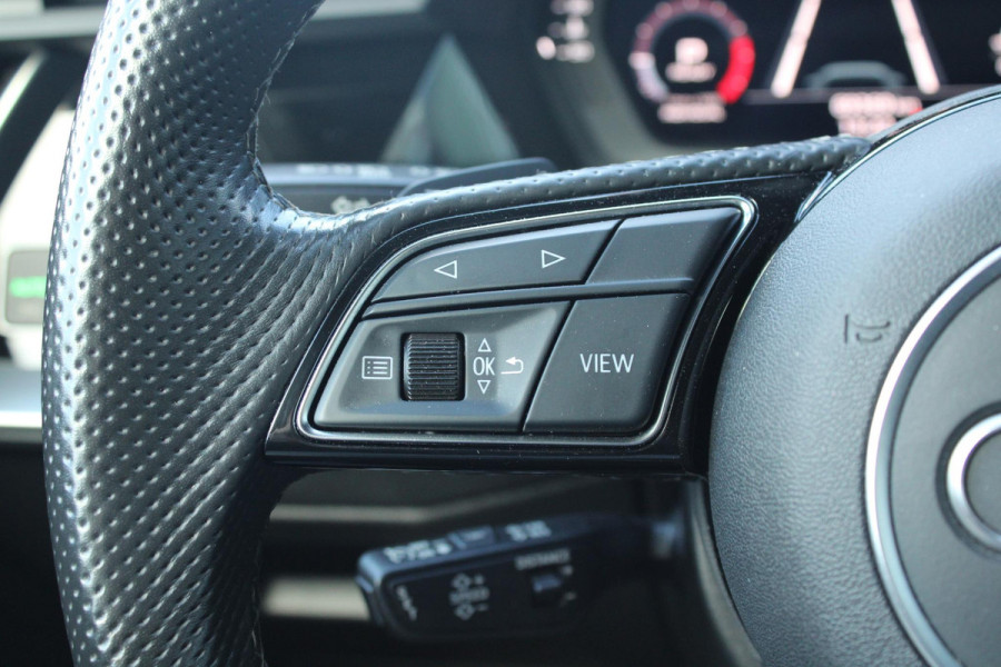 Audi A3 Limousine 30 TFSI S edition 19'' Lichtmetalen Velgen | Adaptive Cruise Control | Climate Control | Navigatie | Parkeersensoren |