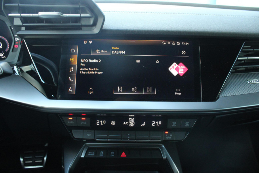 Audi A3 Limousine 30 TFSI S edition 19'' Lichtmetalen Velgen | Adaptive Cruise Control | Climate Control | Navigatie | Parkeersensoren |