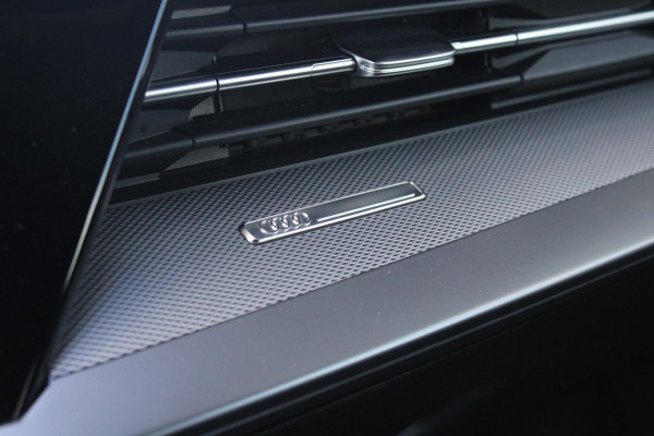 Audi A3 Limousine 30 TFSI S edition 19'' Lichtmetalen Velgen | Adaptive Cruise Control | Climate Control | Navigatie | Parkeersensoren |