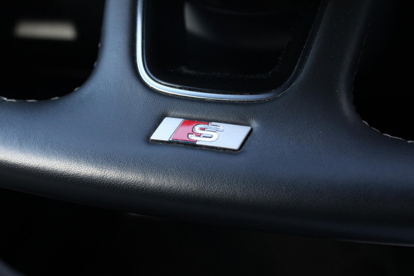 Audi A3 Limousine 30 TFSI S edition 19'' Lichtmetalen Velgen | Adaptive Cruise Control | Climate Control | Navigatie | Parkeersensoren |