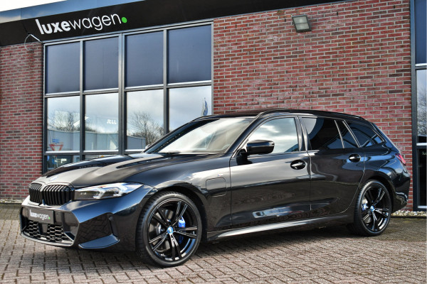 BMW 3 Serie Touring 330e M-Sport Pro Pano M-zetels ACC HUD HiFi 19inch
