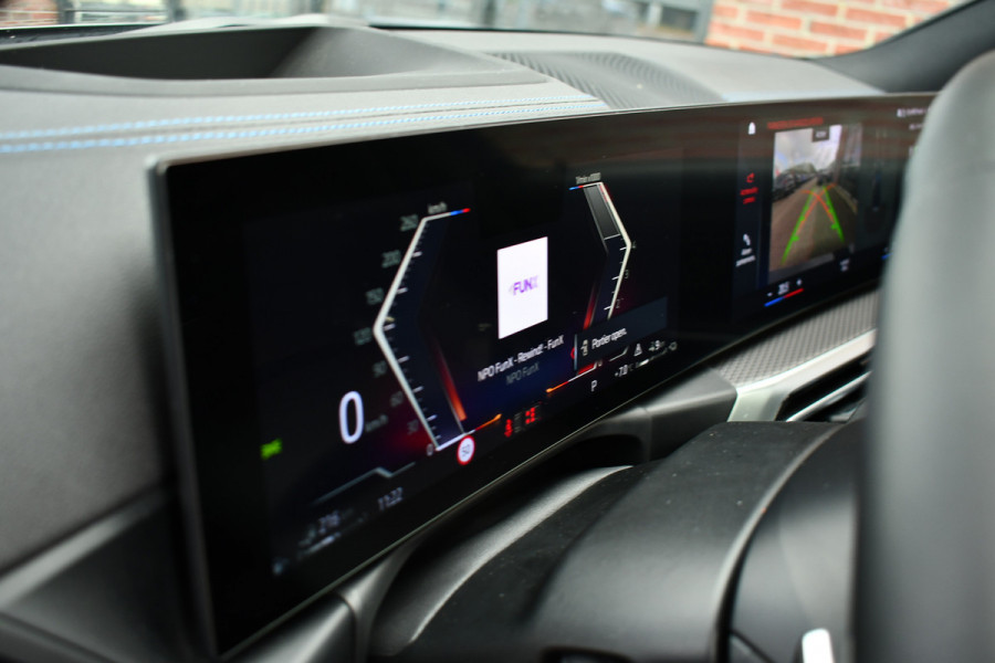 BMW 3 Serie Touring 330e M-Sport Pro Pano M-zetels ACC HUD HiFi 19inch