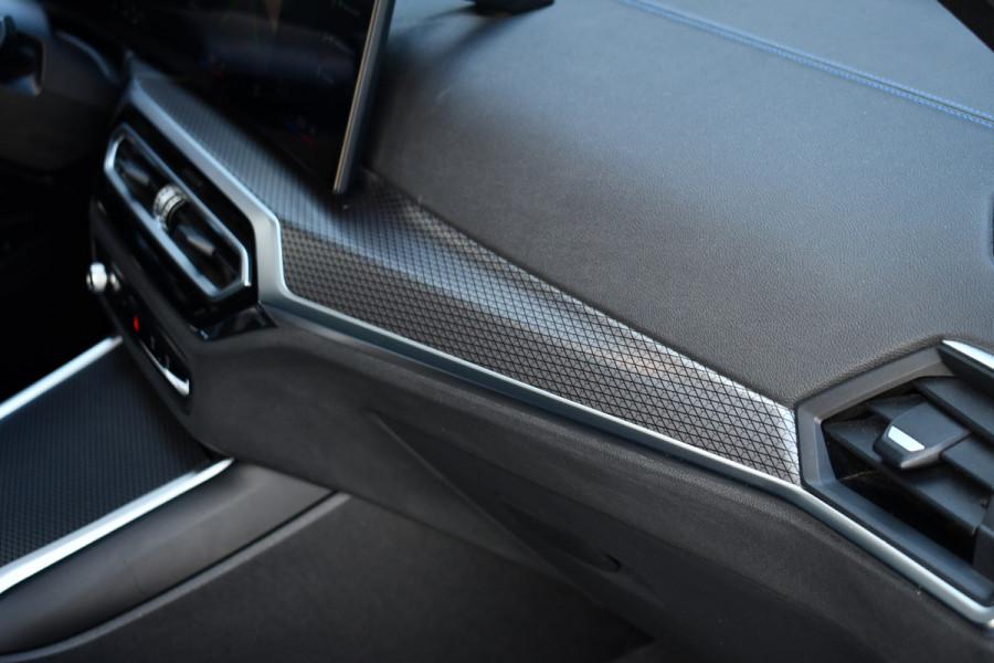 BMW 3 Serie Touring 330e M-Sport Pro Pano M-zetels ACC HUD HiFi 19inch