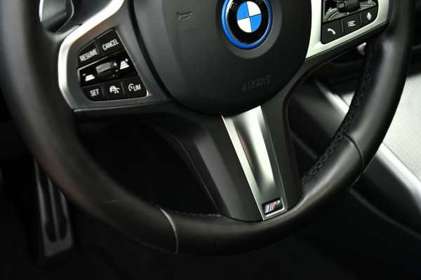 BMW 3 Serie Touring 330e M-Sport Pro Pano M-zetels ACC HUD HiFi 19inch