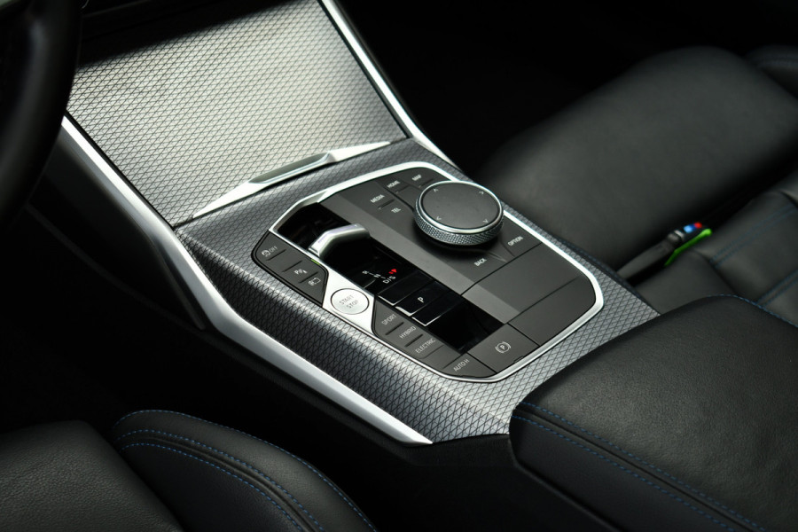 BMW 3 Serie Touring 330e M-Sport Pro Pano M-zetels ACC HUD HiFi 19inch