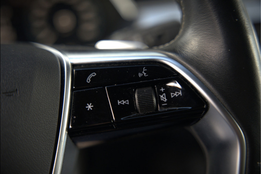 Audi e-tron Sportback 50 quattro S edition 71 kWh S-Line | Panoramadak | Stoelverwarming | Adaptive Cruise Control | Ambiance Verlichting | Memory Seat | Parkeersensoren | Keyless | Apple Carplay