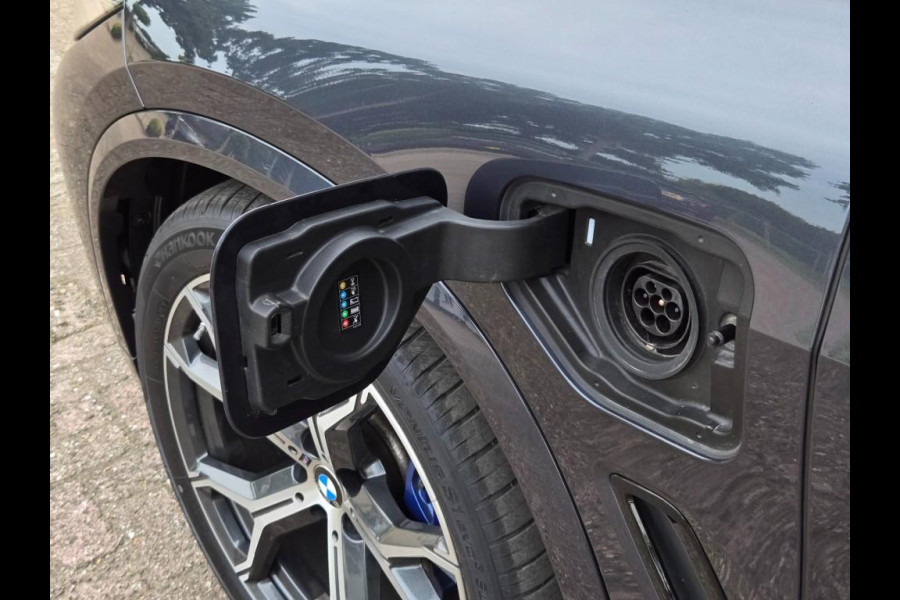BMW X5 XDRIVE45E M SPORT | DRIVING PROFF. | PANORAMA | 360 CAMERA | SPORTSTOELEN | LASER | TREKHAAK |