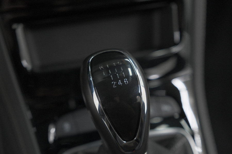 Opel Astra Turbo 130 Business Elegance | Camera | Dodehoekdetectie | Apple Carplay | Alcantara Pakket