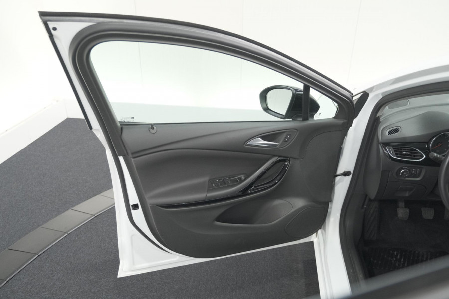 Opel Astra Turbo 130 Business Elegance | Camera | Dodehoekdetectie | Apple Carplay | Alcantara Pakket