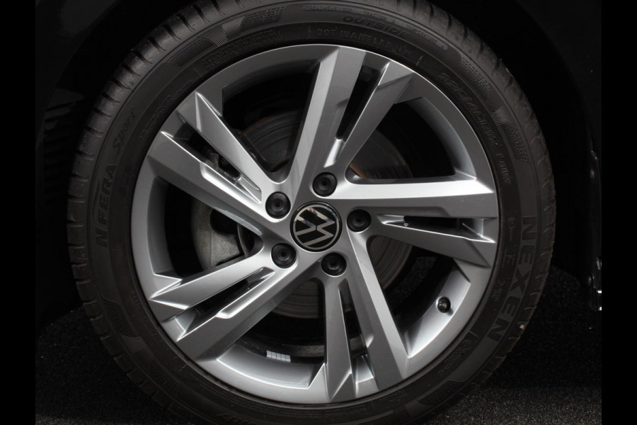 Volkswagen Golf 1.5 eTSI R-Line | Climate Control | Apple carplay/ Andriod Auto | Achteruitrij camera | Parkeersensoren | Sfeerverlichting | Lichtmetalen velgen | Led lampen