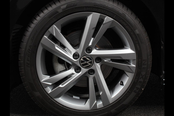 Volkswagen Golf 1.5 eTSI R-Line | Climate Control | Apple carplay/ Andriod Auto | Achteruitrij camera | Parkeersensoren | Sfeerverlichting | Lichtmetalen velgen | Led lampen