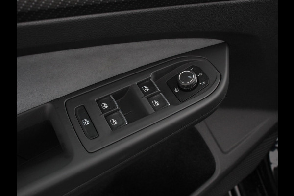 Volkswagen Golf 1.5 eTSI R-Line | Climate Control | Apple carplay/ Andriod Auto | Achteruitrij camera | Parkeersensoren | Sfeerverlichting | Lichtmetalen velgen | Led lampen