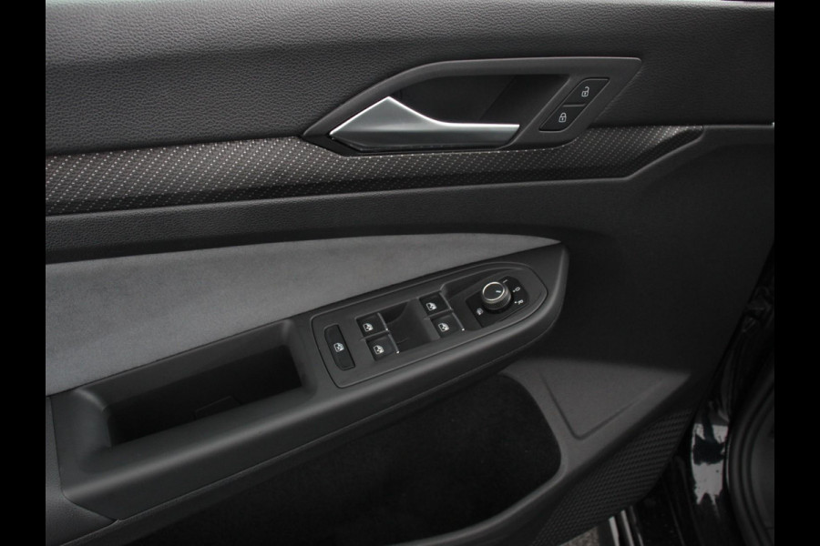 Volkswagen Golf 1.5 eTSI R-Line | Climate Control | Apple carplay/ Andriod Auto | Achteruitrij camera | Parkeersensoren | Sfeerverlichting | Lichtmetalen velgen | Led lampen