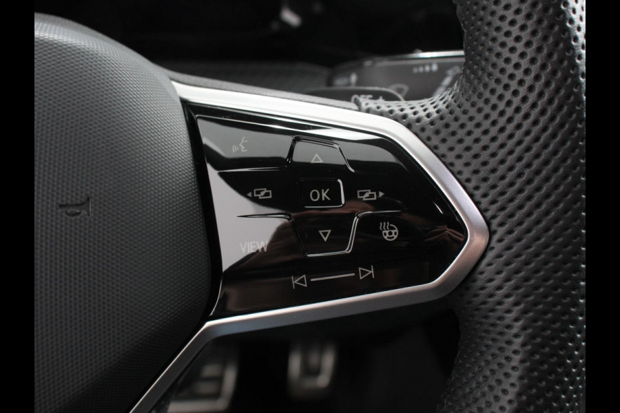 Volkswagen Golf 1.5 eTSI R-Line | Climate Control | Apple carplay/ Andriod Auto | Achteruitrij camera | Parkeersensoren | Sfeerverlichting | Lichtmetalen velgen | Led lampen