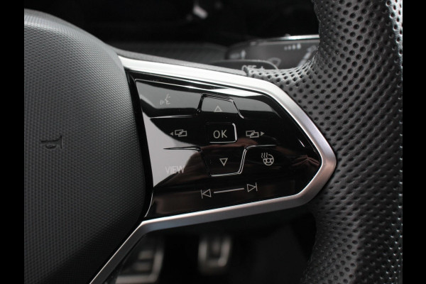 Volkswagen Golf 1.5 eTSI R-Line | Climate Control | Apple carplay/ Andriod Auto | Achteruitrij camera | Parkeersensoren | Sfeerverlichting | Lichtmetalen velgen | Led lampen