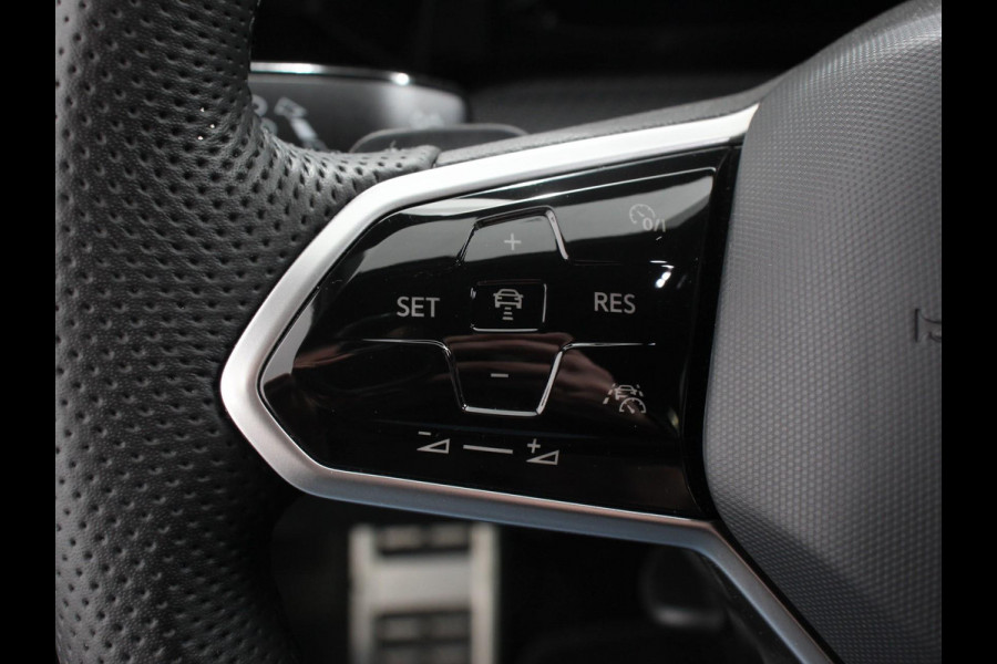 Volkswagen Golf 1.5 eTSI R-Line | Climate Control | Apple carplay/ Andriod Auto | Achteruitrij camera | Parkeersensoren | Sfeerverlichting | Lichtmetalen velgen | Led lampen