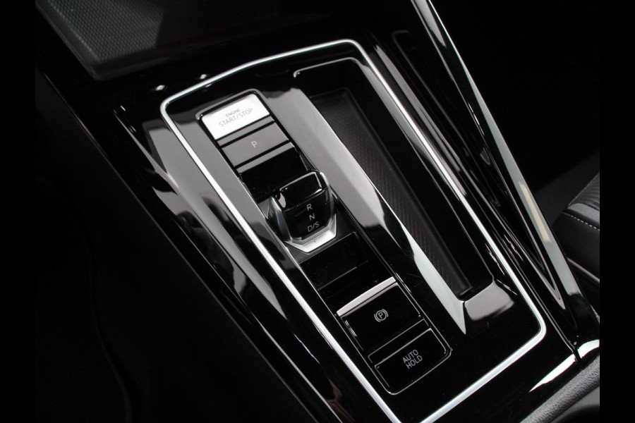 Volkswagen Golf 1.5 eTSI R-Line | Climate Control | Apple carplay/ Andriod Auto | Achteruitrij camera | Parkeersensoren | Sfeerverlichting | Lichtmetalen velgen | Led lampen