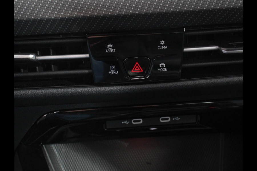 Volkswagen Golf 1.5 eTSI R-Line | Climate Control | Apple carplay/ Andriod Auto | Achteruitrij camera | Parkeersensoren | Sfeerverlichting | Lichtmetalen velgen | Led lampen